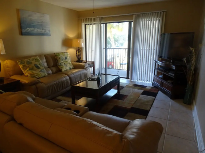 Bay Oaks E-82 2 Bedrooms 2 Bathrooms Apts