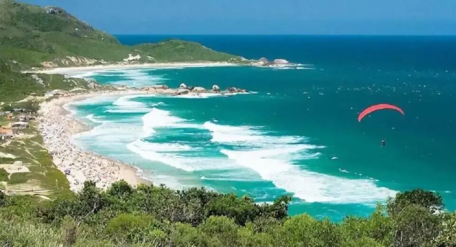 Island Vibe Nomads - Adventure Hostels