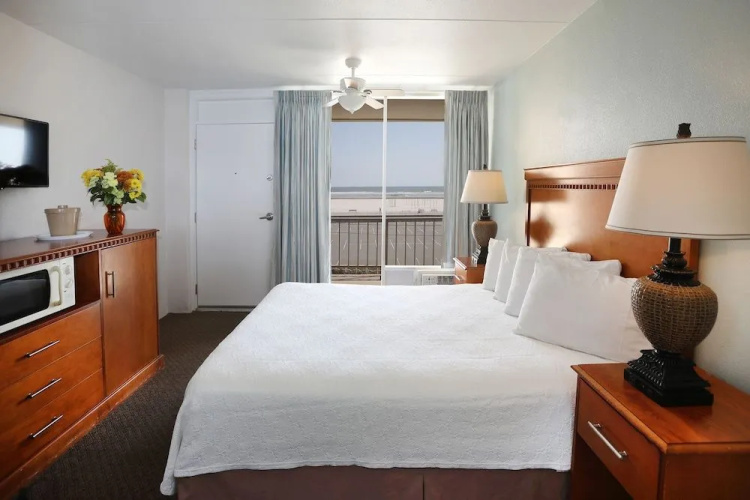 Aquarius Oceanfront Inn