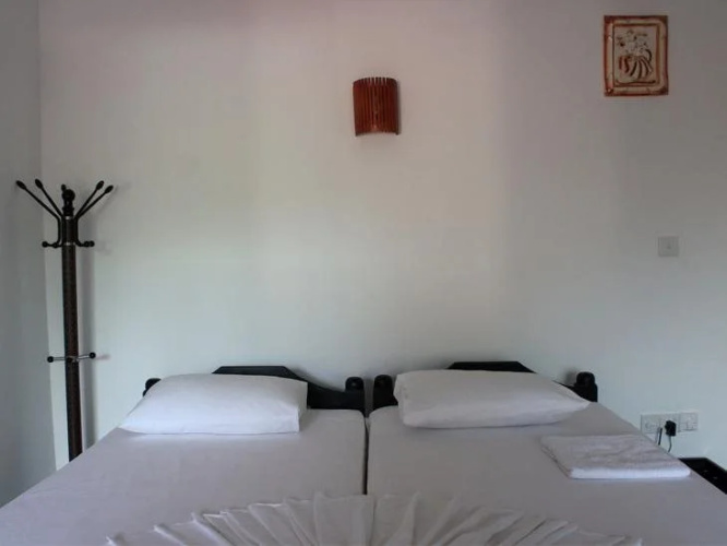 Tharusha Holiday Inn