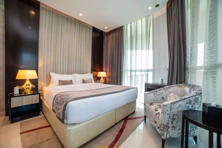 Lovely 2 Bedroom Apartment Upper Crest