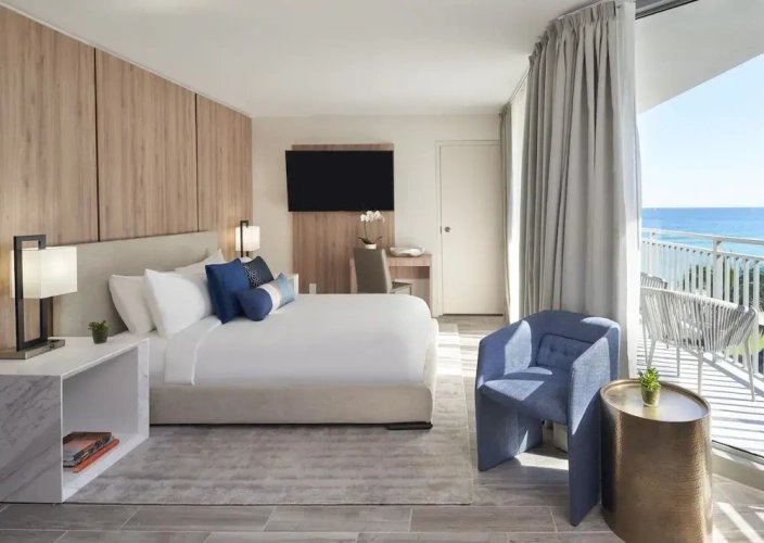 Standard Double room with balcony and with partial ocean view