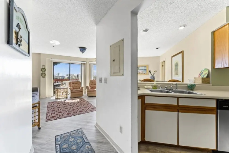 1302b St Thomas Square