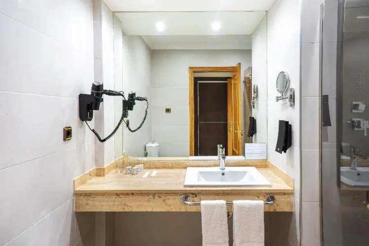 Standard Double room with balcony and with partial sea view