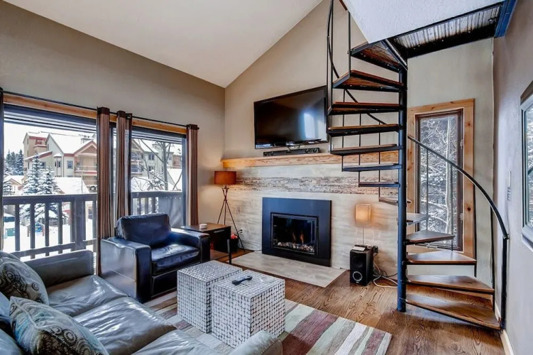 Four O'Clock Lodge by RedAwning