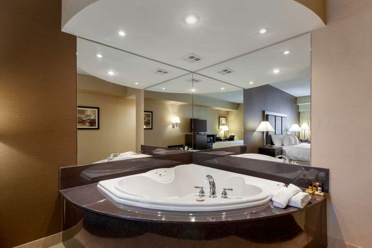 Best Western Plus Burlington Inn & Suites photo 21