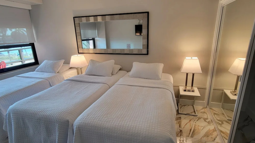 Alexander 521 3 Bedroom Apts by RedAwning