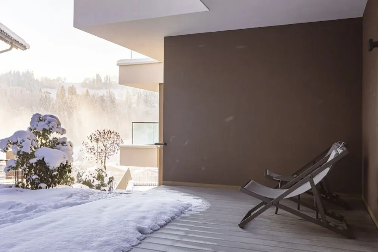 Spacious Apartment With Terrace