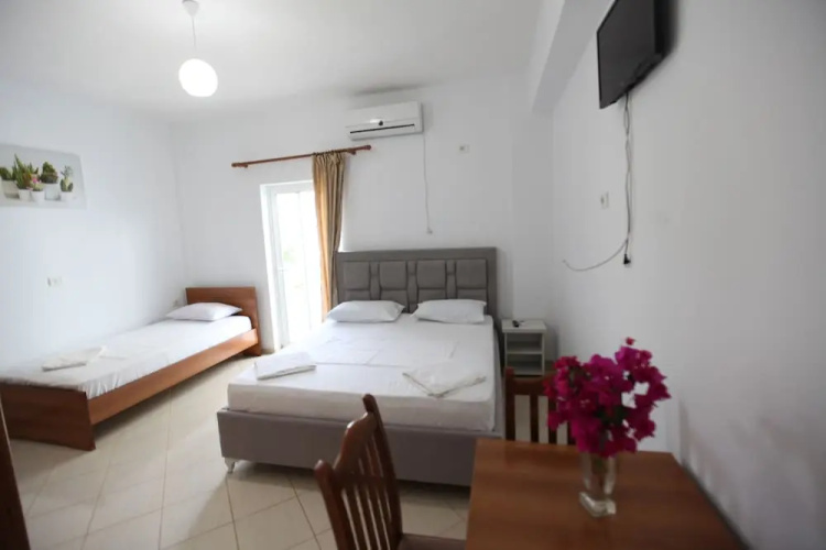 Joni Apartments
