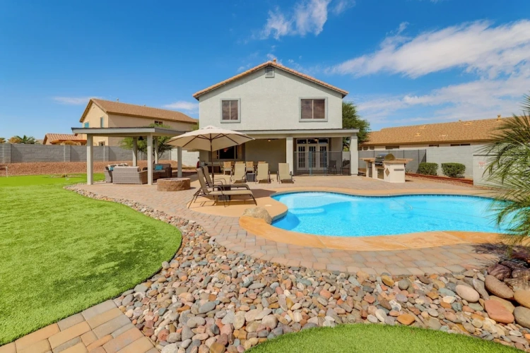 4 Bedrooms Cottage