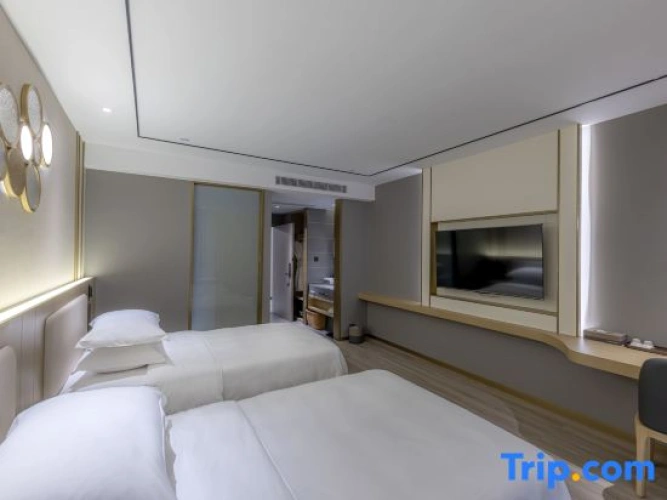 Standard Twin room with garden view