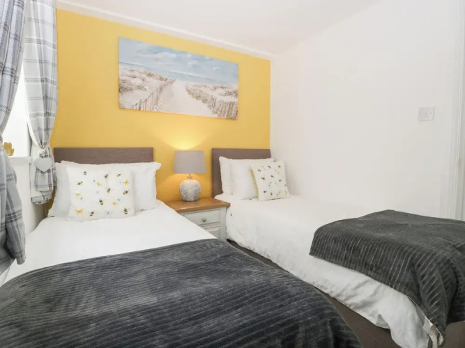 76A Mackworth Road
