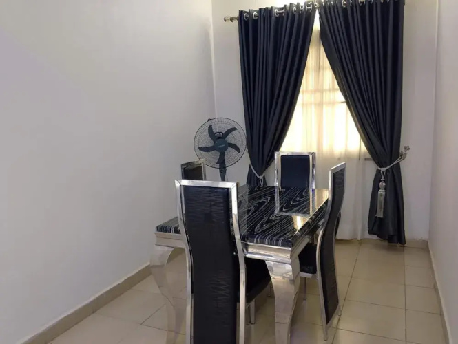 2 Bed - Sleeps 4 - Aircon - Free Parking