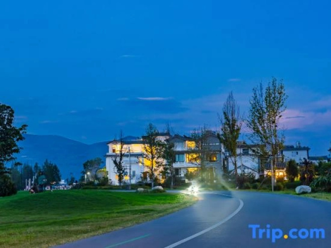 Floral Hotel·Dali coastal clear sea view Hotel