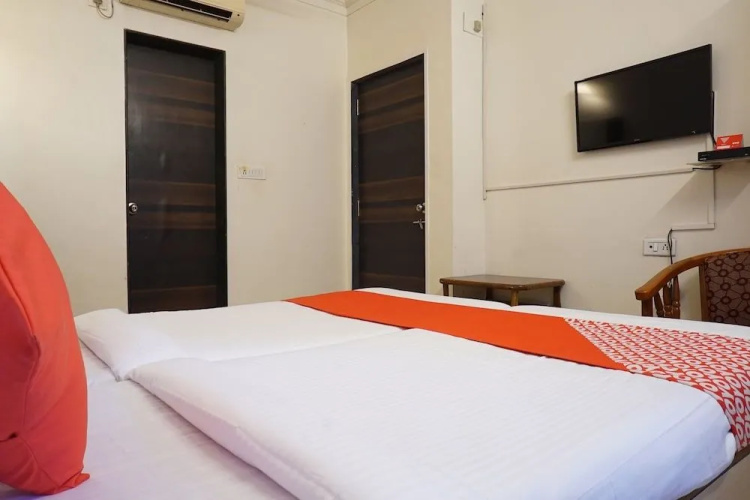 OYO 23430 Hotel Radiant