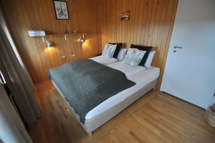 Standard Triple Basement room