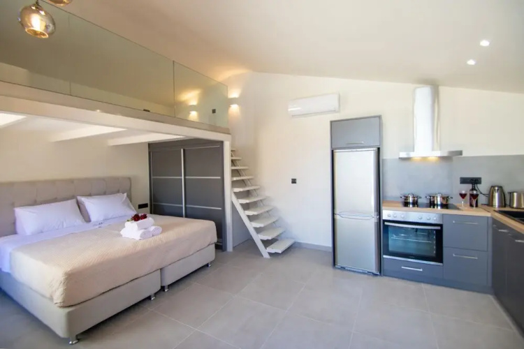 Manthos Beachfront Luxury Suite