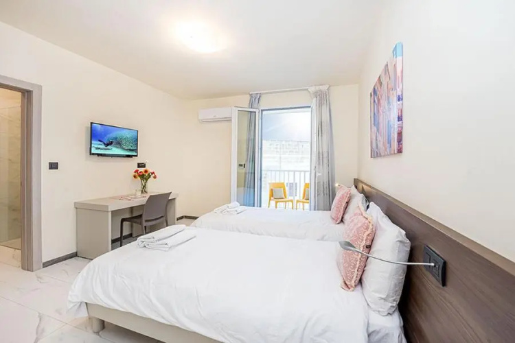 Atlantis Holiday Suites