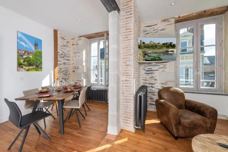 Deluxe Apartment