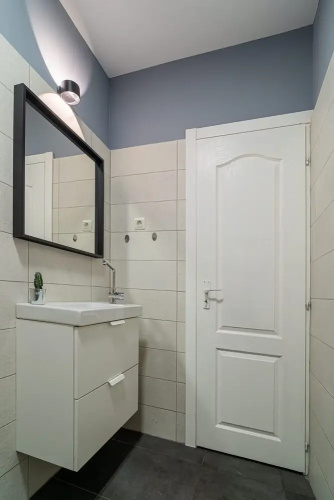 Chic Black White 2BR Retreat on Dambovitei