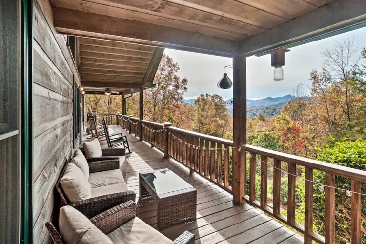 4 Bedrooms Cottage with balcony