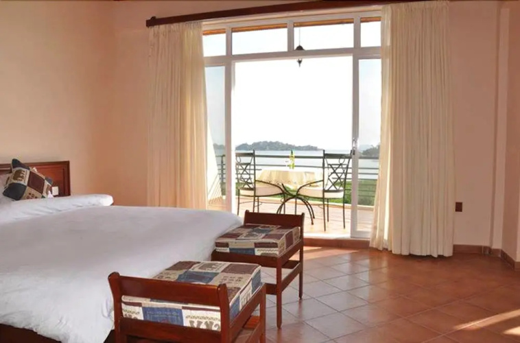 Ryan's Bay Hotel