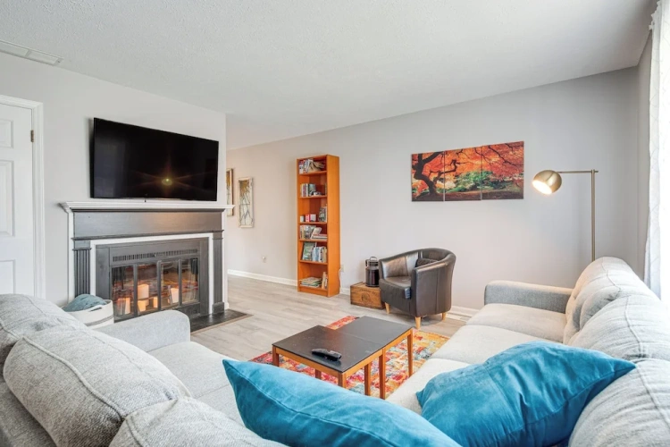 2 Bedrooms Apartment