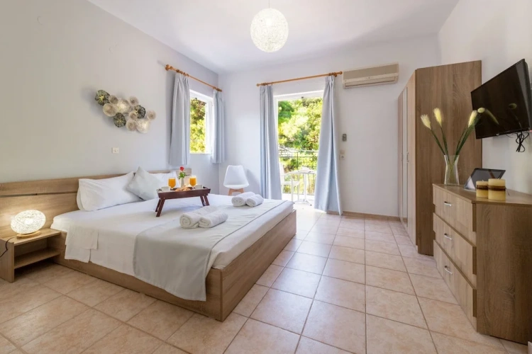 Comfort room with balcony and with mountain view