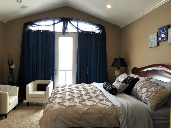 Luxury Lakefront Rooms