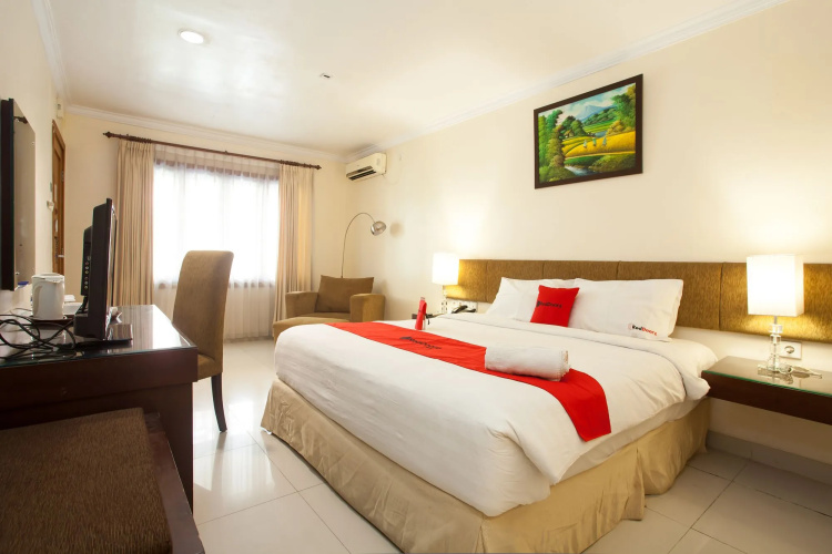 RedDoorz Premium @ Raya Nginden