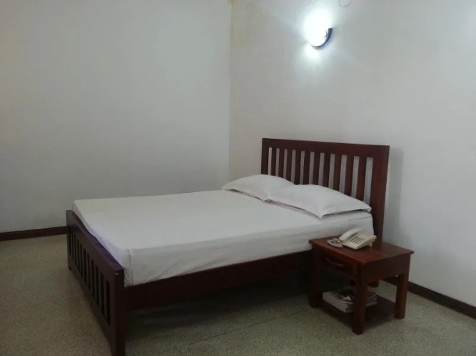 Hotel 12