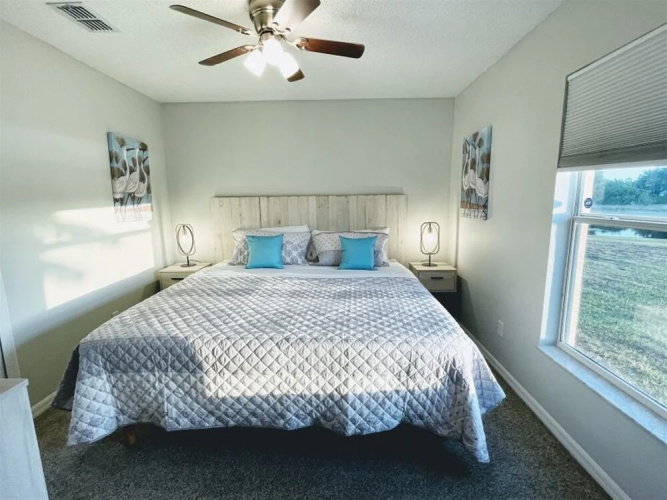 5 Bedroom Executive Home - Private Pool and Spa