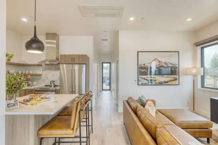The Aerie Suites by AvantStay – Modern Comfort with Mountain Views