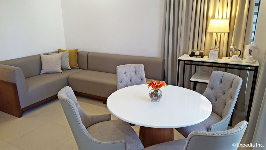 Pontefino Hotel & Residences