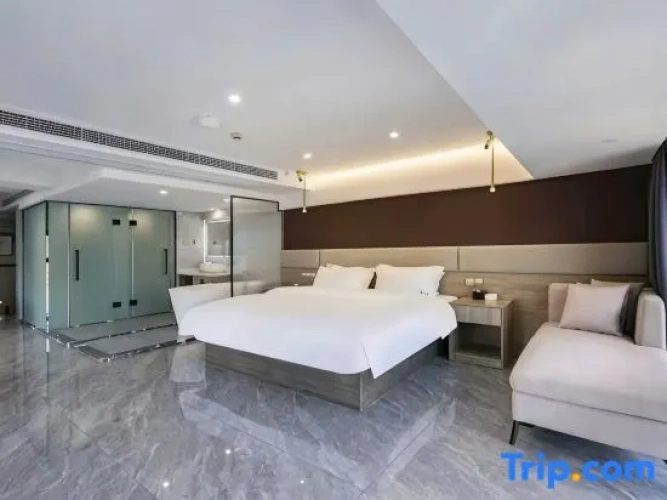Deluxe Family Suite