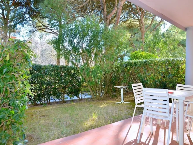 1 Bedroom Apartment with balcony and with garden view