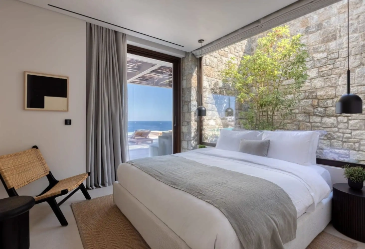 5 Bedrooms Villa with Private Pool