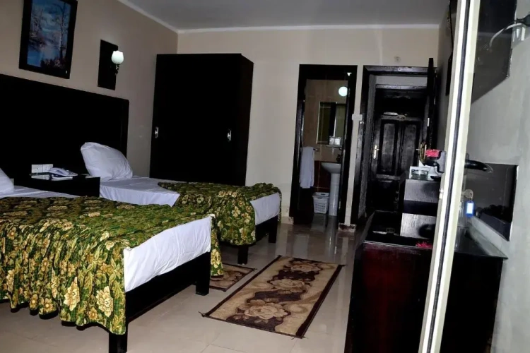 Standard Triple room