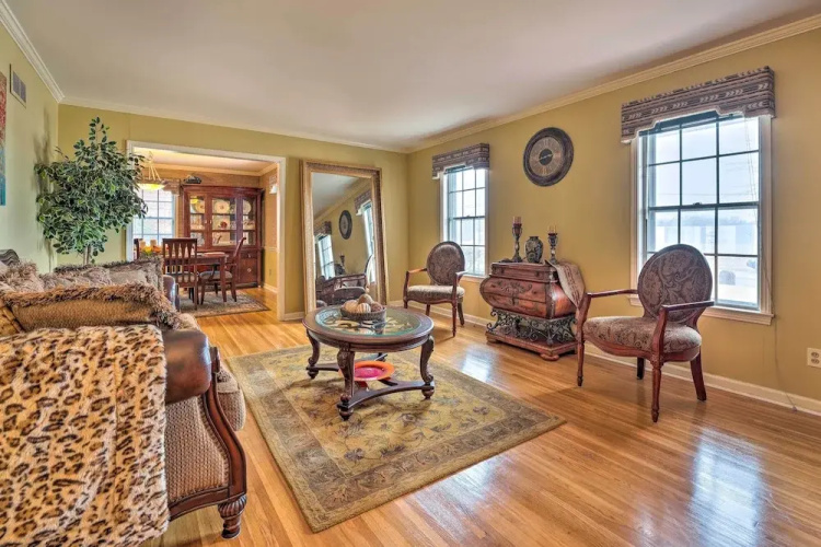 Spacious Memphis Home - Walk to Graceland