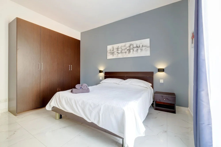 Modern 1BR Apartment Steps From the Promenade