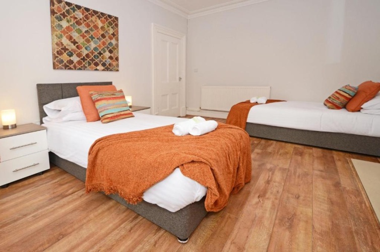 4 Bedrooms Cottage