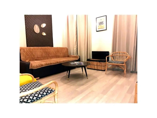 2 Bedrooms Apartment