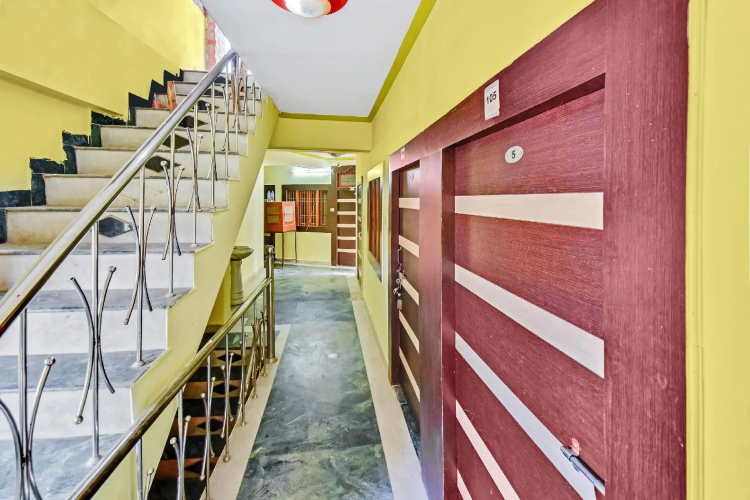 SPOT ON 62077 Hotel Ratnakar Plaza