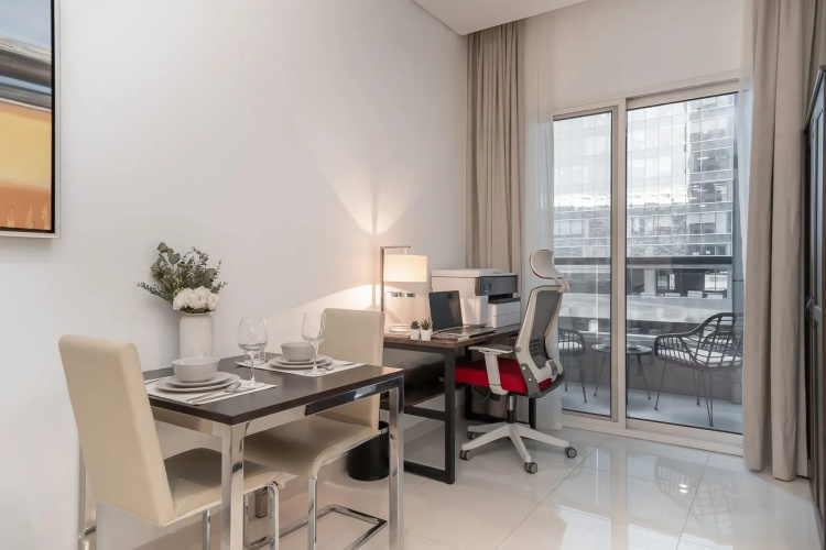 Elegant Studio w/work space and views DAMAC