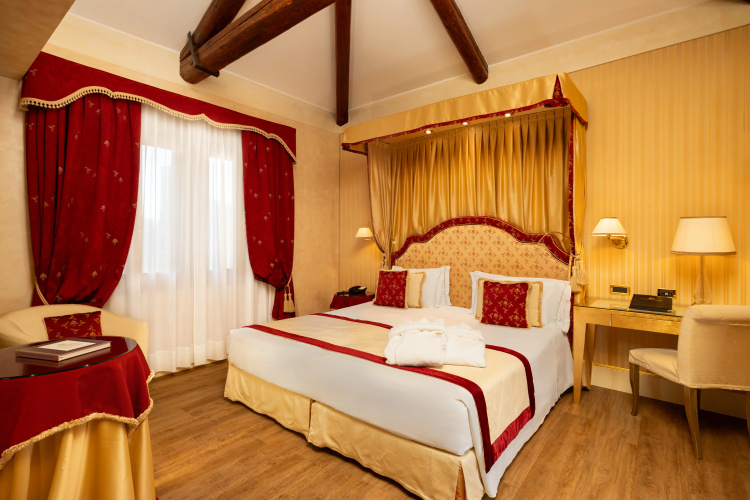 Hotel A LA Commedia