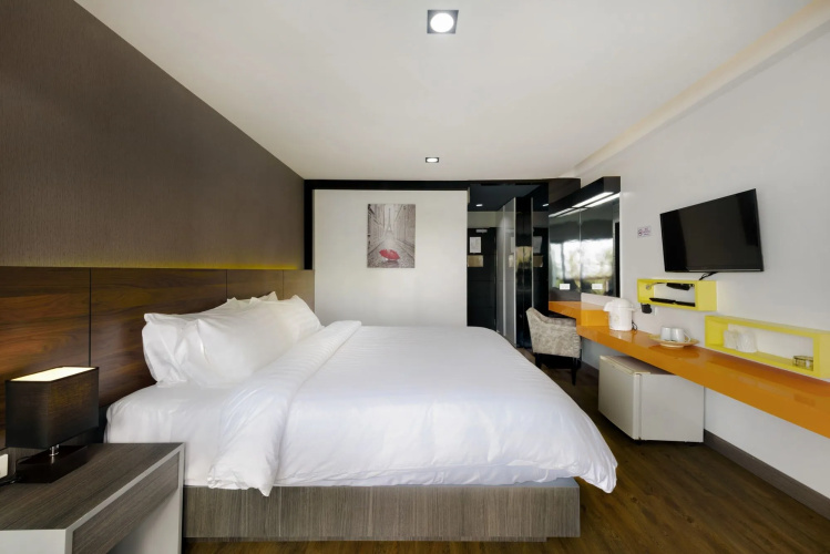 The Loft Seaside Sriracha