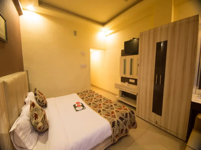 OYO 2046 President Hotel