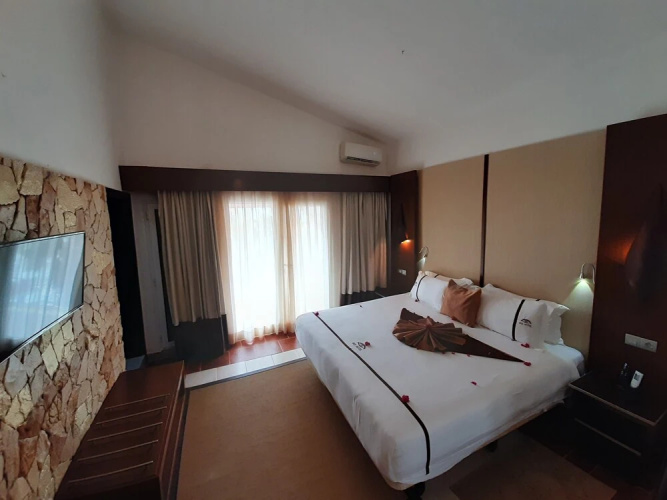Iris Hotel