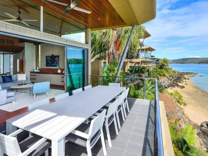 4 Bedrooms Villa with sea view