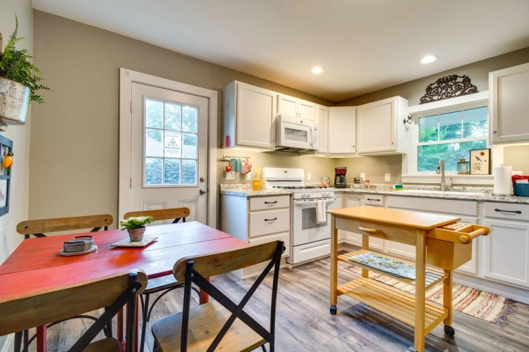 2 Bedrooms Cottage